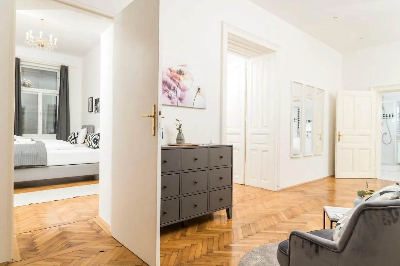 Rainer Maria Rilke Suite Vienna 0*,